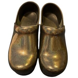 Dansko Clogs Size US 8.5-9 / EU 39 iridescent coloring